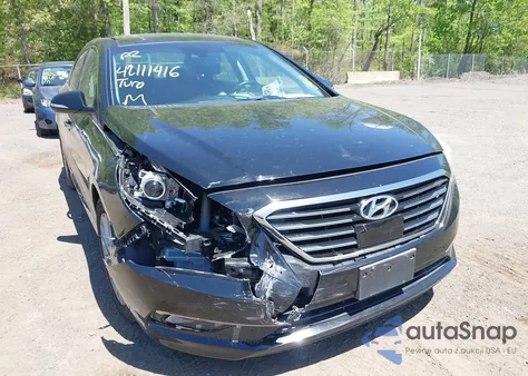 2015 Hyundai Sonata Limited z USA, uszkodzony, nr VIN 5NPE34AF5FH021008